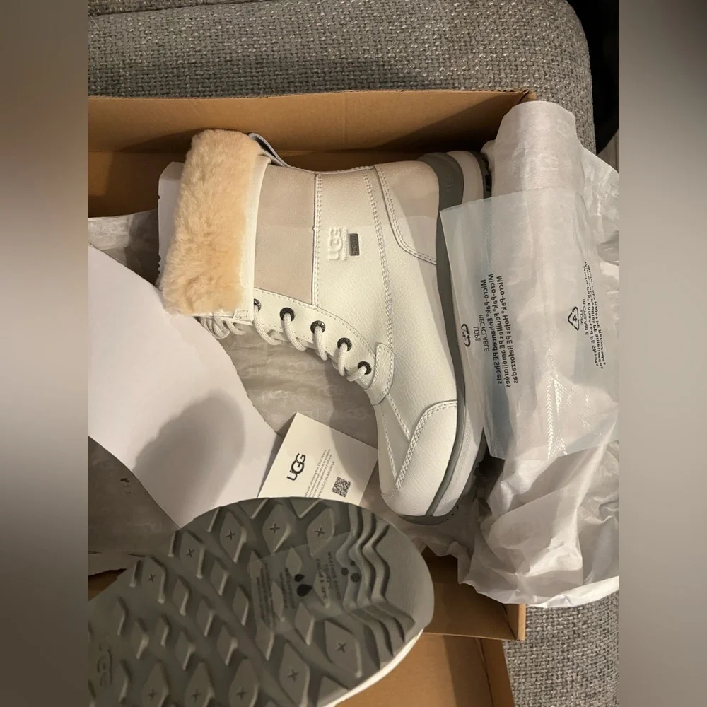 Brand New UGG Adirondack III Winter Boots – White, Size 8.5 - Picture 10 of 14